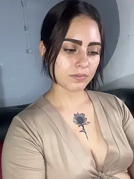 Snapshot of Azuna25 chatting on 05-20-26, 08:15 Azuna25 online show from 05-20-26, 08:15