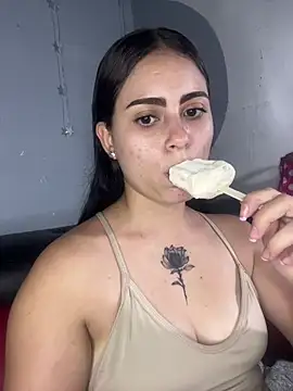 Snapshot of Azuna25 chatting on 05-22-26, 10:15 Azuna25 online show from 05-22-26, 10:15