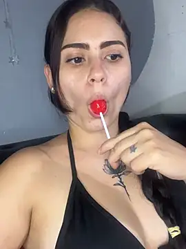 Snapshot of Azuna25 chatting on 05-29-26, 01:36 Azuna25 online show from 05-29-26, 01:36