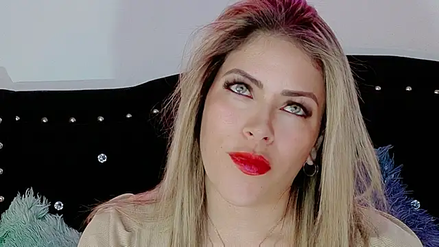 Natalia Montoya online show from 12-18-25, 08:37