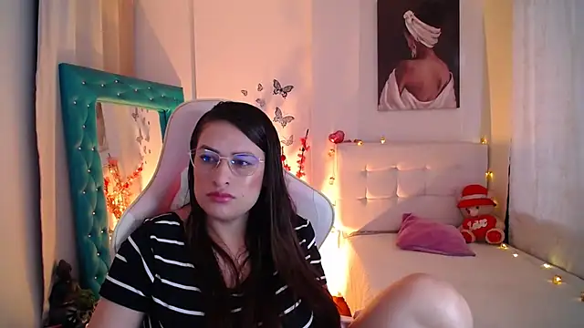 Snapshot of esmeraldaa230 chatting on 02-27-25, 05:04 esmeraldaa230 online show from 02-27-25, 05:04