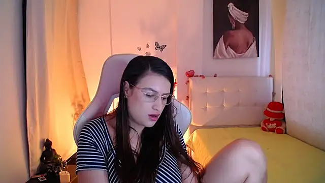 Snapshot of esmeraldaa230 chatting on 03-01-25, 04:00 esmeraldaa230 online show from 03-01-25, 04:00