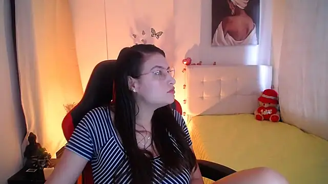 Snapshot of esmeraldaa230 chatting on 03-13-25, 04:45 esmeraldaa230 online show from 03-13-25, 04:45