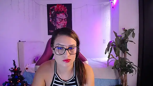 Snapshot of esmeraldaa230 chatting on 12-04-25, 07:22 esmeraldaa230 online show from 12-04-25, 07:22