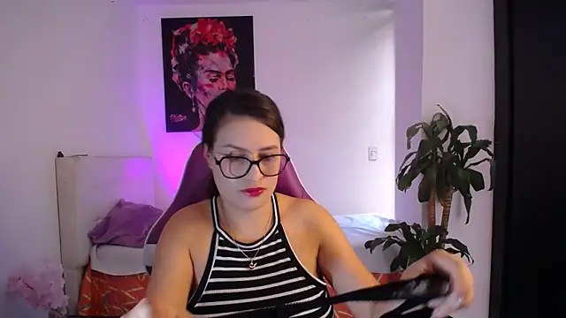 esmeraldaa230 online show from 02-12-26, 07:20