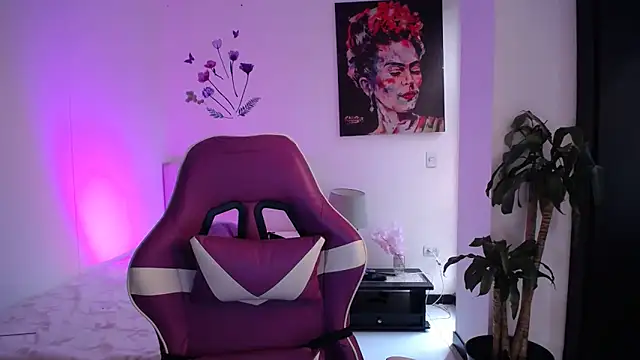 esmeraldaa230 online show from 03-05-26, 07:43