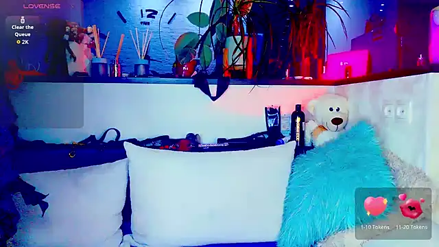  JuliaSpace  online show from 03-12-26, 05:41