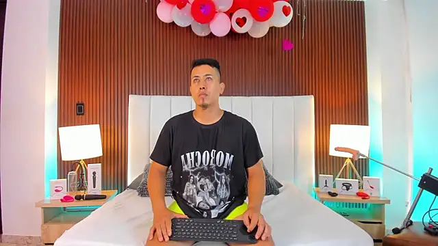 Liana Asaff online show from 02-23-25, 01:21