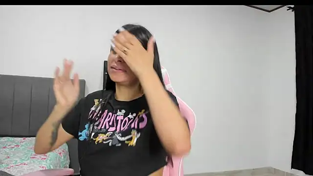 Snapshot of _elektrah chatting on 02-16-25, 12:30  elektrah online show from 02-16-25, 12:30