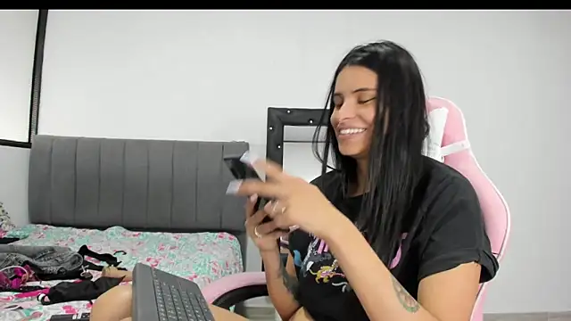 Snapshot of _elektrah chatting on 02-16-25, 09:59  elektrah online show from 02-16-25, 09:59