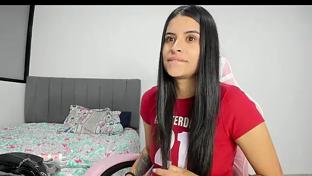 Snapshot of _elektrah chatting on 02-17-25, 09:41  elektrah online show from 02-17-25, 09:41