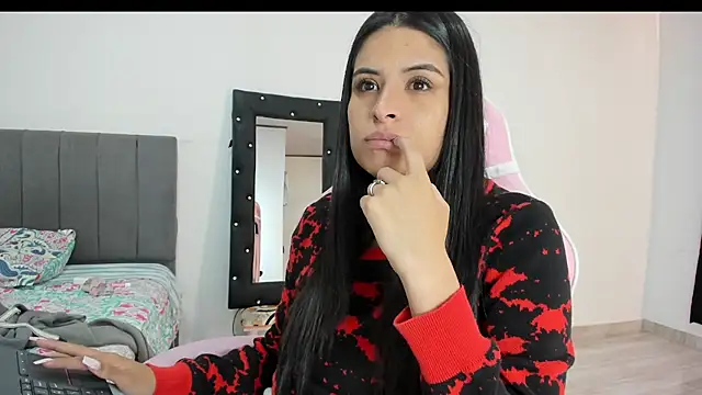 Snapshot of _elektrah chatting on 02-19-25, 02:01  elektrah online show from 02-19-25, 02:01