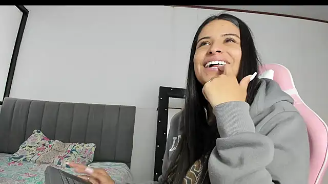 Snapshot of _elektrah chatting on 02-19-25, 05:38  elektrah online show from 02-19-25, 05:38