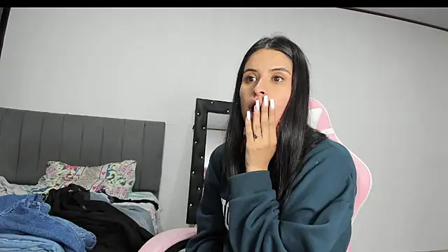 Snapshot of _elektrah chatting on 02-20-25, 12:52  elektrah online show from 02-20-25, 12:52