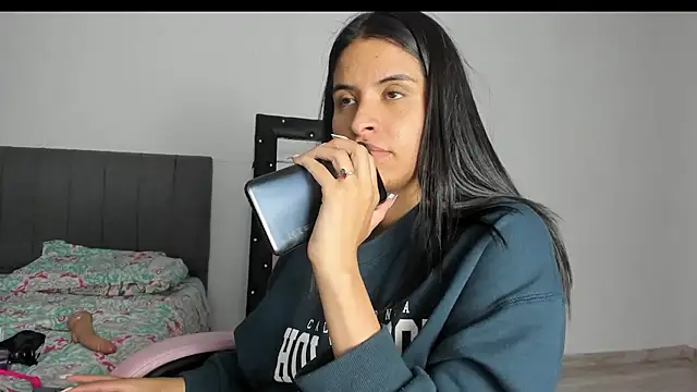 Snapshot of _elektrah chatting on 02-27-25, 01:48  elektrah online show from 02-27-25, 01:48