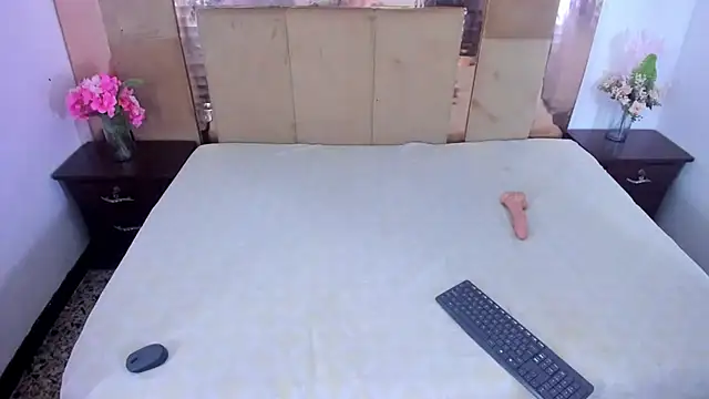 LizBrook online show from 03-02-25, 03:05