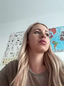 streetdoll online show from 01-15-25, 04:32