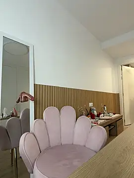 streetdoll online show from 04-11-26, 07:02