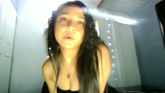 Snapshot of linzeysmith4 chatting on 03-14-26, 02:50 linzeysmith4 online show from 03-14-26, 02:50