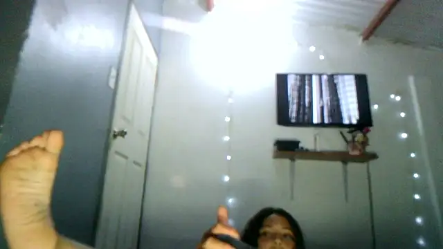 Snapshot of linzeysmith4 chatting on 03-18-26, 03:31 linzeysmith4 online show from 03-18-26, 03:31