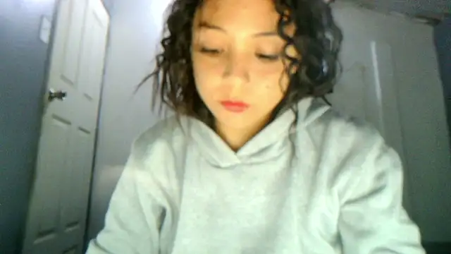 Snapshot of linzeysmith4 chatting on 03-21-26, 07:24 linzeysmith4 online show from 03-21-26, 07:24