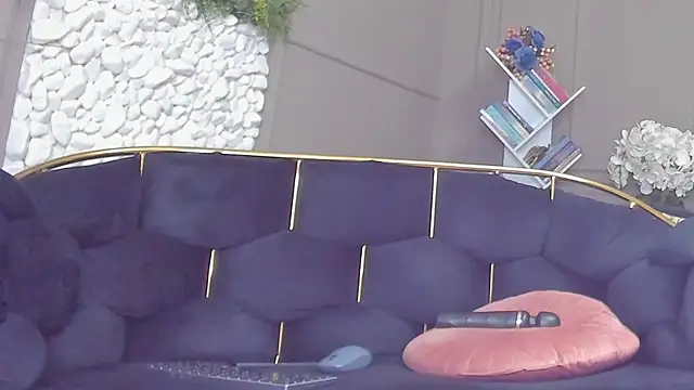 Deliciouslips online show from 11-13-25, 04:06