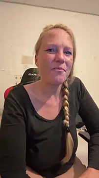 MoniqueLaFee online show from 07-27-26, 02:40