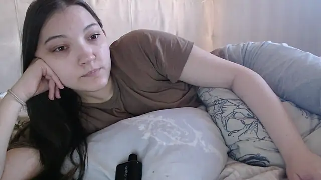 Snapshot of AlisaDevis chatting on 04-05-26, 01:08 AlisaDevis online show from 04-05-26, 01:08