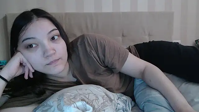 Snapshot of AlisaDevis chatting on 05-16-26, 06:32 AlisaDevis online show from 05-16-26, 06:32