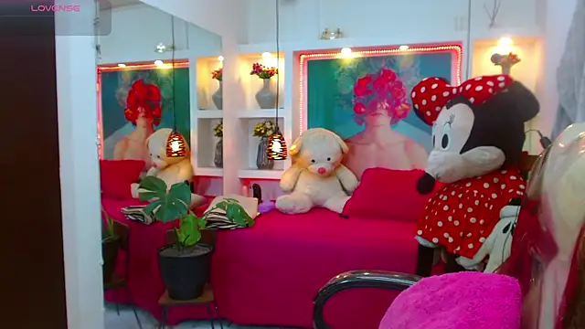 lorenapinto online show from 10-28-25, 01:31