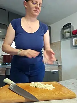 KristenVega online show from 10-30-25, 08:49