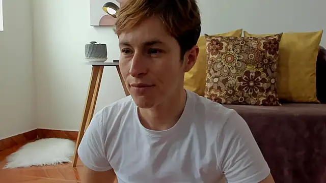 Snapshot of cuddlingbunny chatting on 02-18-25, 06:04 cuddlingbunny online show from 02-18-25, 06:04