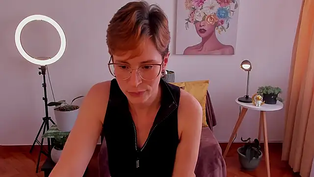 Snapshot of cuddlingbunny chatting on 02-28-25, 09:23 cuddlingbunny online show from 02-28-25, 09:23