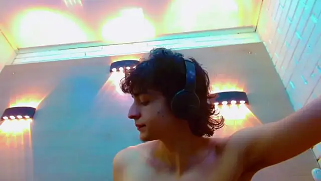 Sr BonnyEthan online show from 11-25-25, 01:55