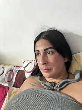 Snapshot of Angelicvill chatting on 05-17-26, 01:47 Angelicvill online show from 05-17-26, 01:47