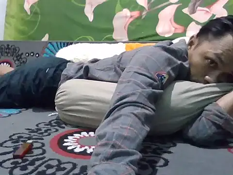 Snapshot of jojokom99 chatting on 01-09-26, 10:40 jojokom99 online show from 01-09-26, 10:40