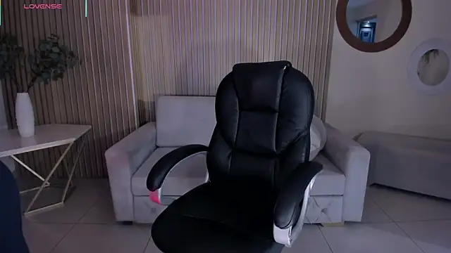 AlessaRomero online show from 11-12-25, 12:11