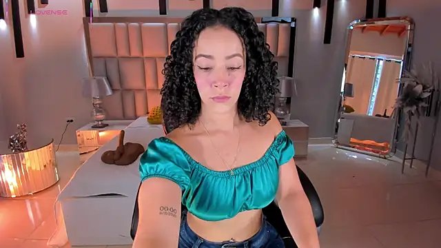 AlessaRomero online show from 05-19-26, 08:15