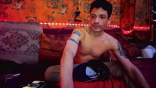 Snapshot of Tony_Torrente chatting on 01-06-25, 04:58 Tony Torrente online show from 01-06-25, 04:58