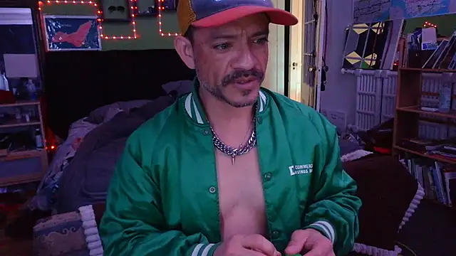 Snapshot of Tony_Torrente chatting on 12-16-25, 04:45 Tony Torrente online show from 12-16-25, 04:45