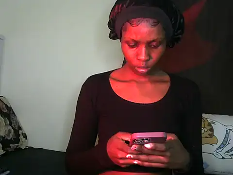 Snapshot of Bella_cute01 chatting on 09-18-25, 09:17 Bella cute01 online show from 09-18-25, 09:17