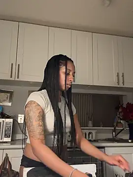 Your Paris online show from 02-16-25, 02:42