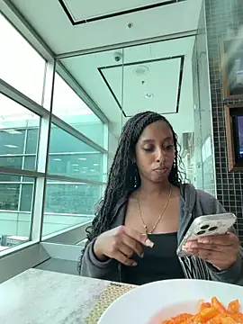 Your Paris online show from 04-19-26, 09:50