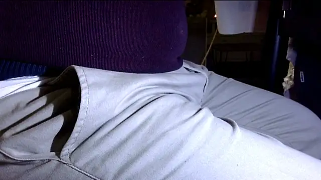 Snapshot of by-panic chatting on 11-17-25, 11:21 by-panic online show from 11-17-25, 11:21