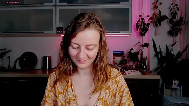 Elly Helly online show from 12-14-25, 08:46