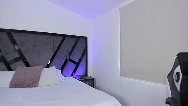 IsabelleFoxx  online show from 10-01-25, 09:43