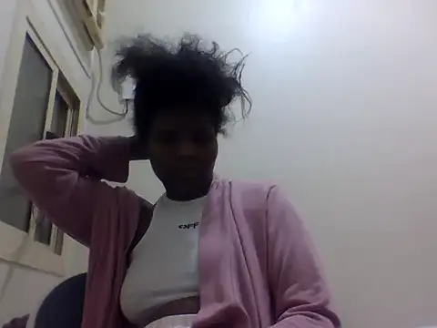 Snapshot of queenzuena chatting on 05-05-26, 09:12 queenzuena online show from 05-05-26, 09:12