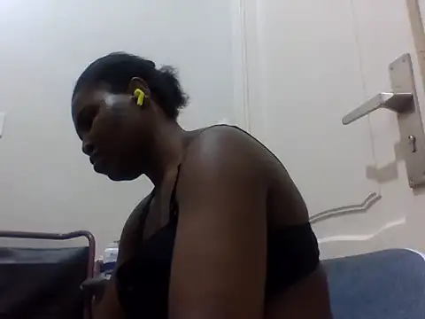 Snapshot of queenzuena chatting on 05-20-26, 08:37 queenzuena online show from 05-20-26, 08:37