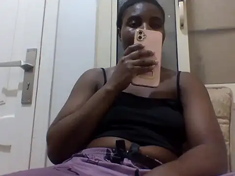 Snapshot of queenzuena chatting on 05-28-26, 09:01 queenzuena online show from 05-28-26, 09:01