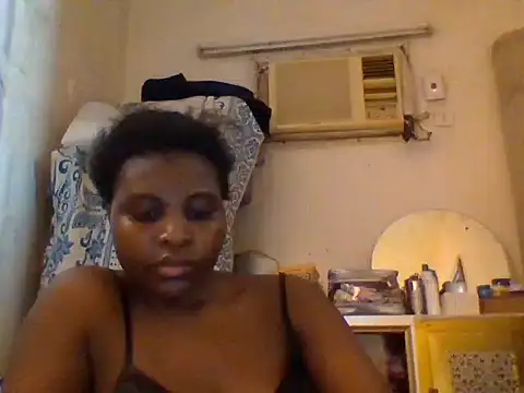Snapshot of queenzuena chatting on 06-23-26, 01:31 queenzuena online show from 06-23-26, 01:31